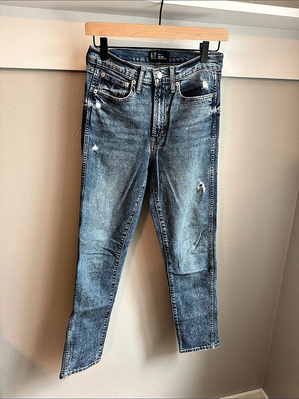 Gap High Rise Vintage Slim Distressed jeans -26 Long